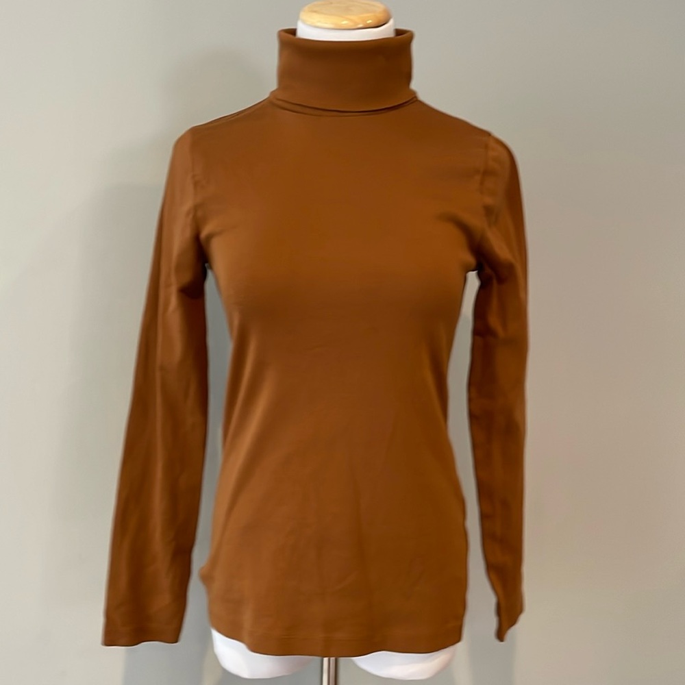 NWOT brown Jcrew perfect fit turtleneck- size Medium- great for layering !